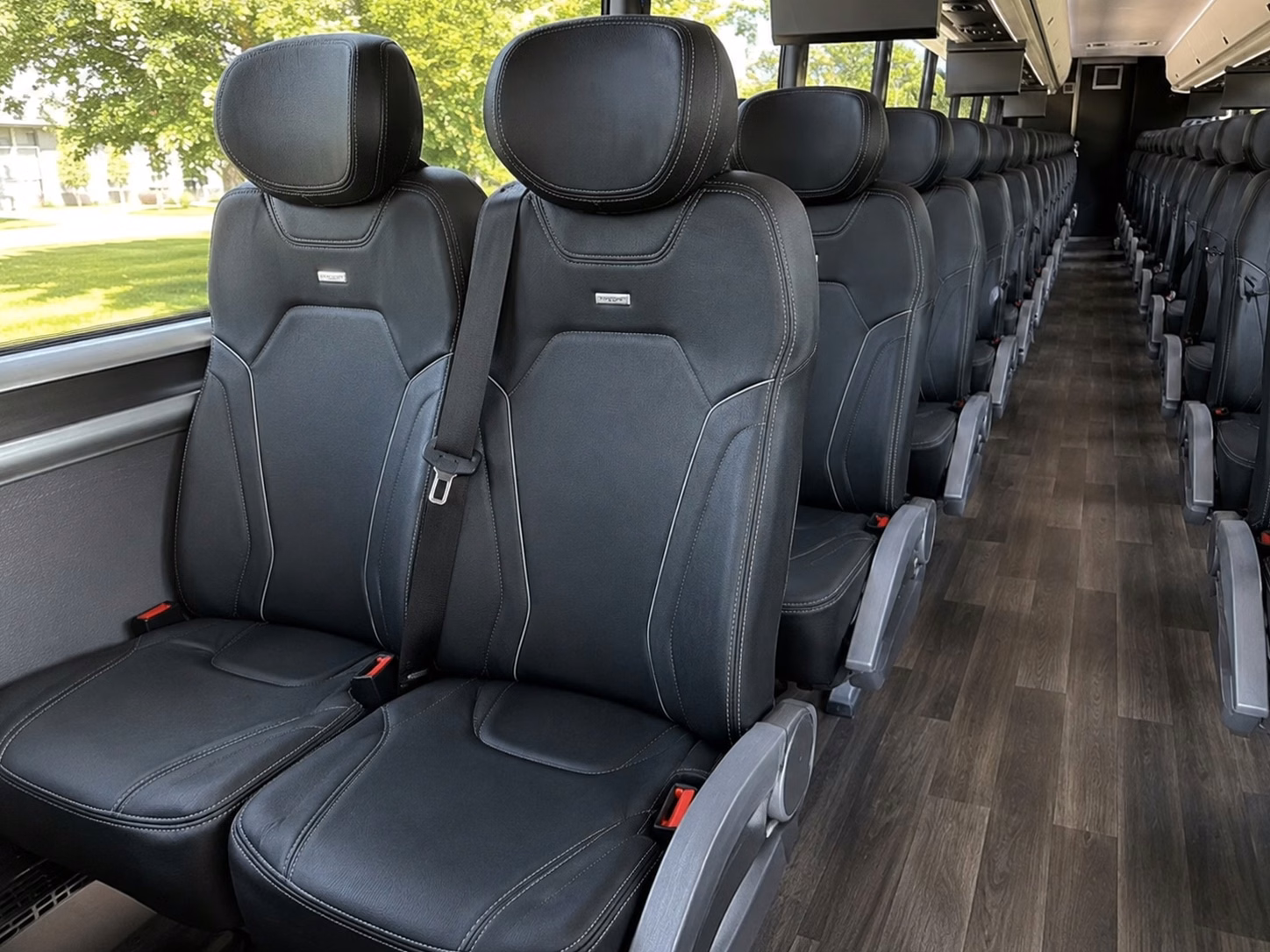 airport shuttle services for knoxville wedding guests flying in