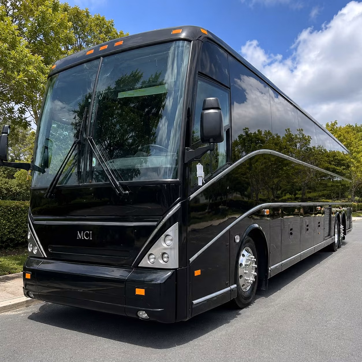 convention and conference shuttle bus rentals in knoxville make large scale events run smoothly